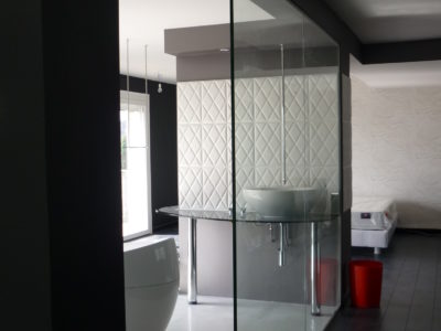 interior glass partition made of toughened laminated glass