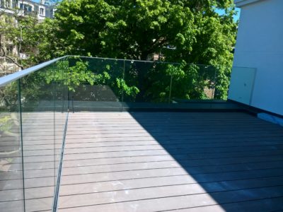 Balcony glass railling