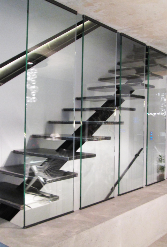 glass railing 