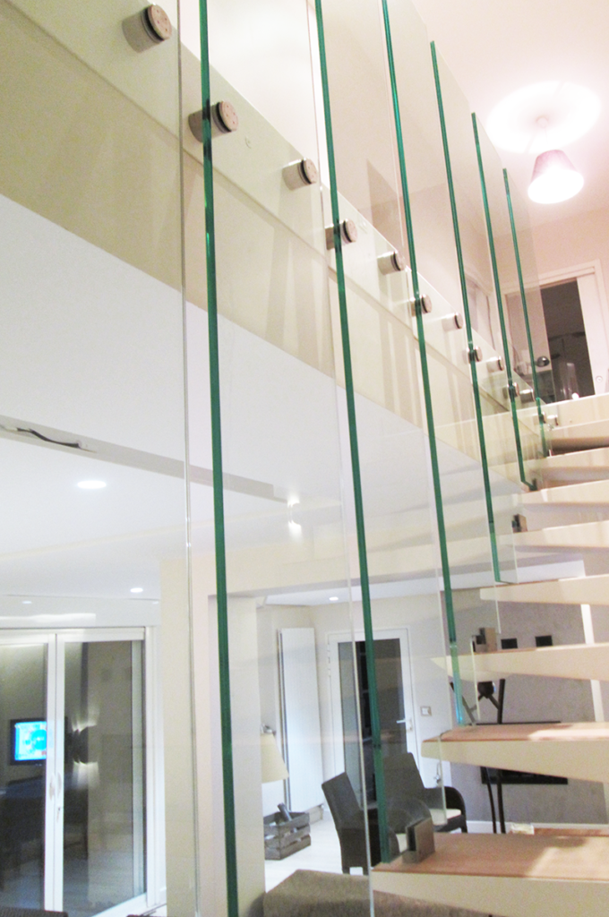 Glass railing