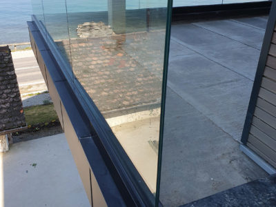 glass railing on profile