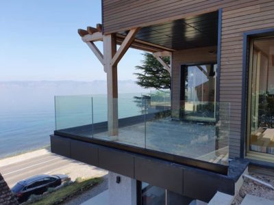 profile glass railing