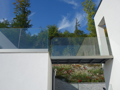 exterior glass guardrail