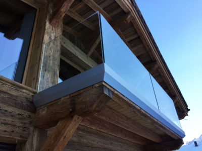 Glass railing on profile