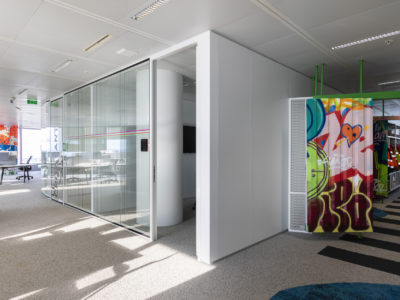 modular glass partition