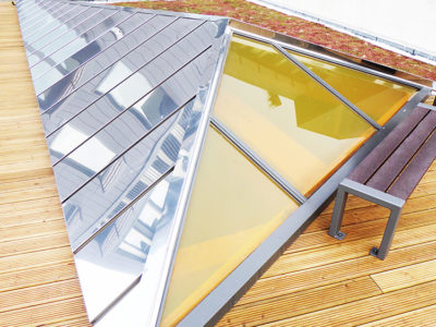 Glass roof in decorative laminated glass