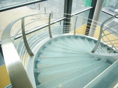 Staircase in decorative laminated glass